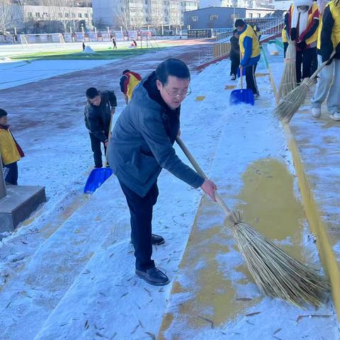 冬季校园除雪：安全与环保同行