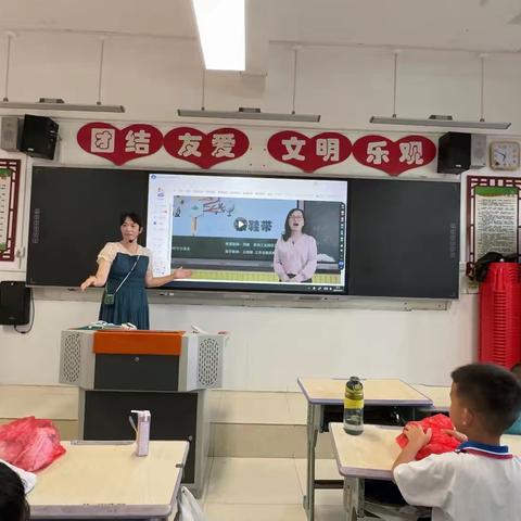 劳动教育实践研究课——一年级《系鞋带》