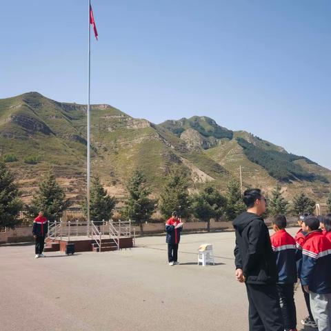 不负光阴 砥砺前行――赵北中学期中考试表彰大会记实