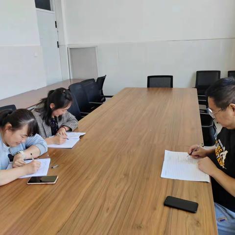 集备出真知，集备出效率——六年级数学组集体备课