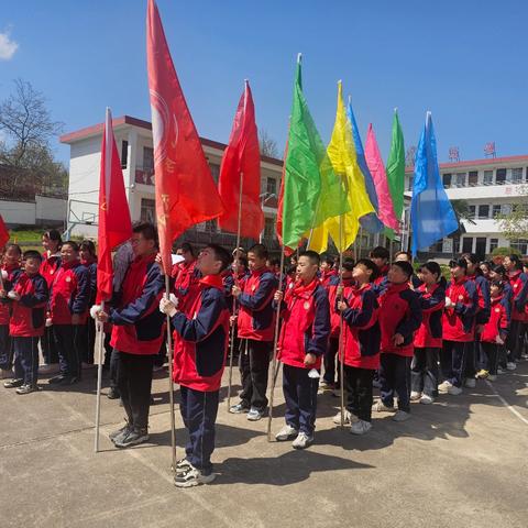 清明祭英烈 薪火永相传 ——棣花镇茶房完全小学 2026 年清明节祭奠巩德芳烈士活动