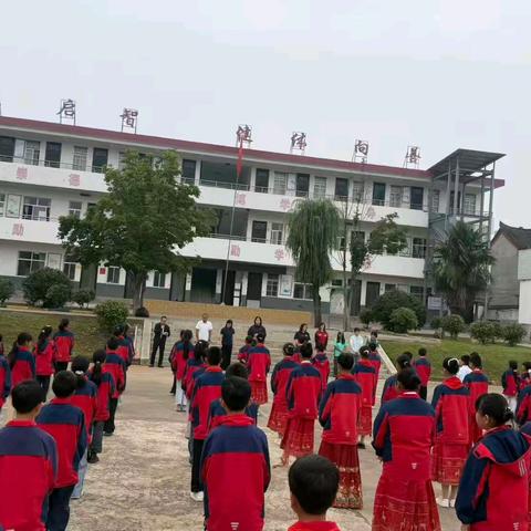 爱心捐书润童心 书香助学向未来