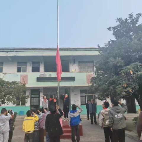 铁山乡营街村小学“惜时勤学，不负韶华 ”主题升旗仪式