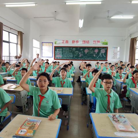 光坡中心小学“课桌舞”比赛活动简讯