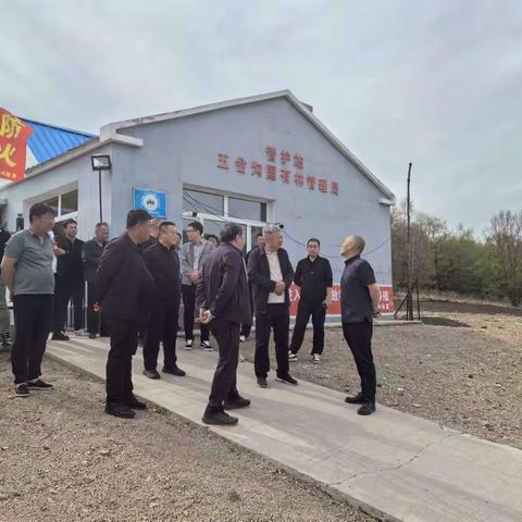 五岔沟林业局党组领导一行深入门德沟林场进行调研