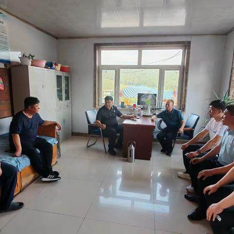 深入一线问冷暖 现场办公解难题