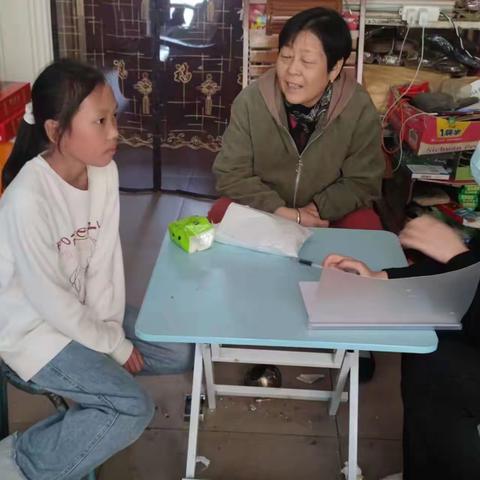 五丈原小学教师走访学生家庭，精准了解学生情况