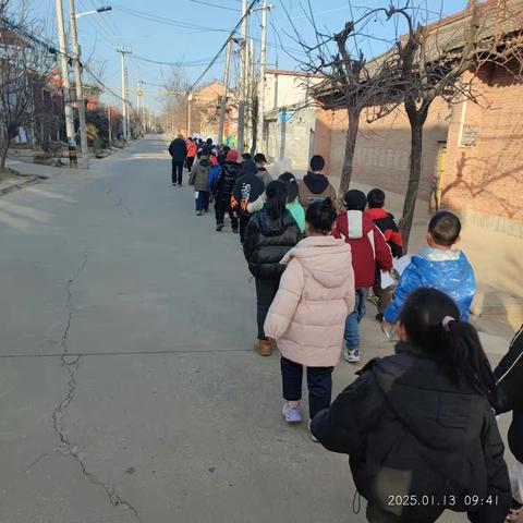 金蛇迎春共赴经典五丈原小学喜迎新春赴诸葛亮庙读经典欢度新春
