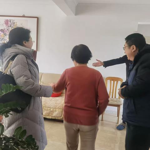 严冬走访传党情 岁寒关怀暖民心 ——同大附小党支部书记慰问老党员