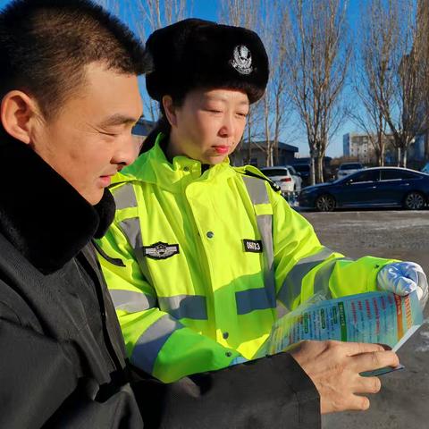 龙凤交警开展私家车驾驶人交通安全教育活动