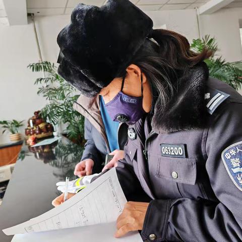 龙凤交警大队深入客运企业 筑牢交通安全防线