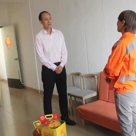 情系巾帼 传递温情｜东方市总工会开展走访慰问困难单亲女职工活动