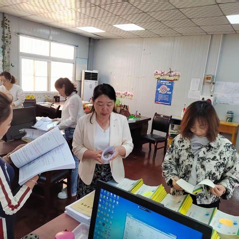 夯实常规，以查促教——东街小学一年级部作业备课检查纪实