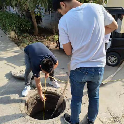 龙岗街道天赉社区：为民纾困解难---帮助居民疏通下水道