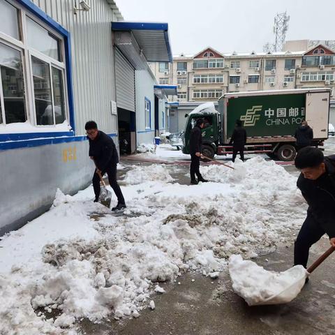 扫雪铲冰保通畅