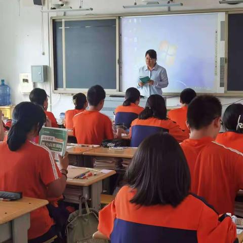 宣传金融知识，守护学生成长