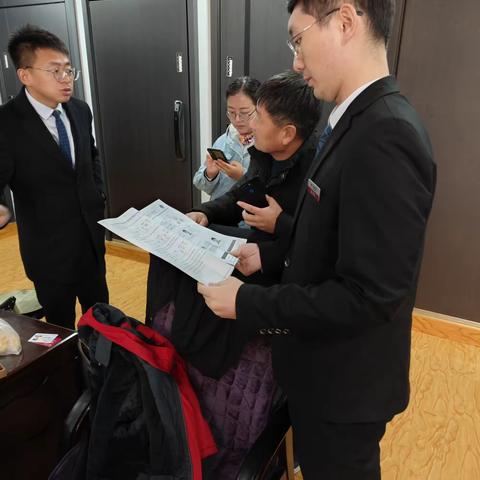 农行玲珑支行开展新版外国人永居证专项宣传