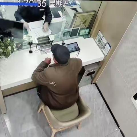 银行服务无小事，雪天“送”钱暖人心