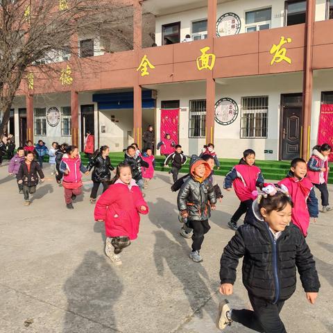 筑牢安全防线 守护生命成长——南照九年制学校2025年防踩踏安全演练纪实