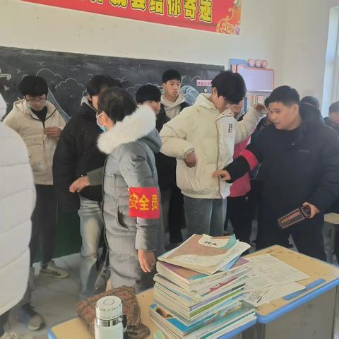 南照九年制学校开展校园违禁品集中排查专项行动——筑牢安全防线 守护平安校园