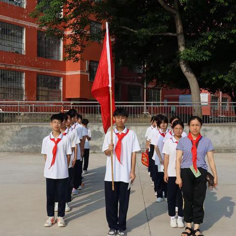 武宣县民族初级中学少先队员前往武宣县人民检察院参加“检爱同行  共护花开”检察开放日活动