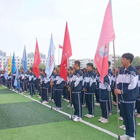 “五月之花海，感恩与信仰”主题升旗仪式