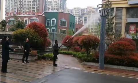 凤凰诚物业情系业主，热心服务暖人心,无私奉献建美丽家园。