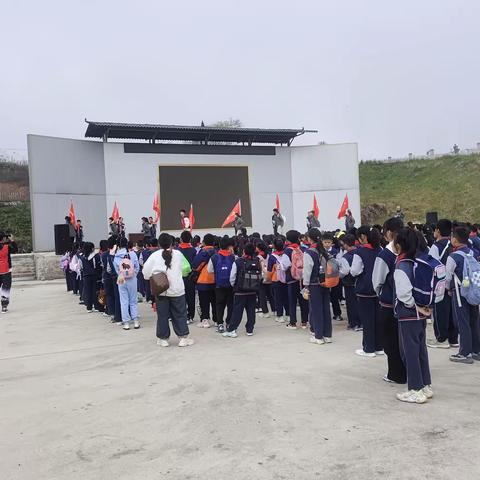 铜仁市碧江区桃园小学五一班“劳动励心智·薪火永相传” 研学实践活动在牛王城研学旅行实践基地举行。