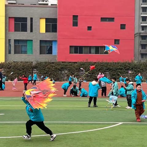 千里鸳鸣“筝”春来 —六年级风筝节纪实