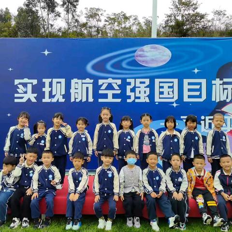 官渡区瑞吉欧幼儿园大二班十月活动剪影——快乐幼儿园