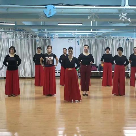 优雅的女人自有一种风骨，并由此挥洒出一种浑然天成的风致、风韵和丰姿。（副本）