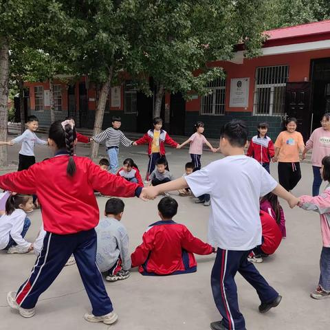 关爱学生幸福成长-王桃园小学趣味活动