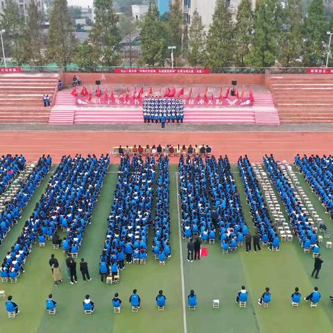 “传唱红色经典，弘扬爱国精神”——光山二高分校高三年级红歌合唱活动纪实