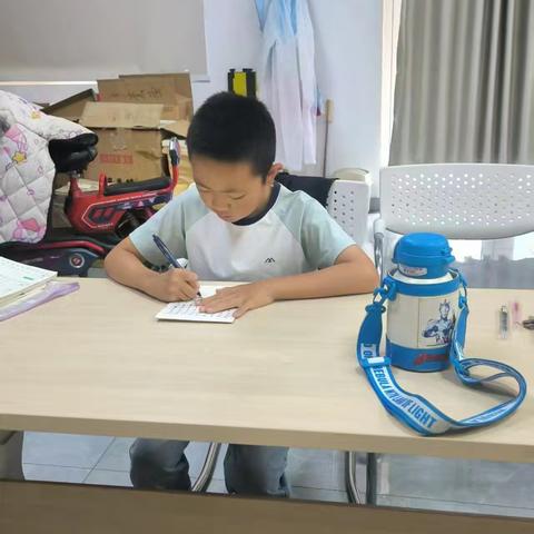 笔墨润童心，书写伴假期——后黄屯社区假期学堂硬笔书法课堂