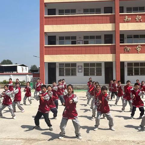 【两看两讲两比】阳光让生命五彩缤纷，运动让生命充满活力 ----董村镇殿后刘小学韵律操比赛