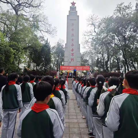 缅怀先烈敬英魂 同心筑梦向未来——乐平市第十一小学开展清明祭扫活动