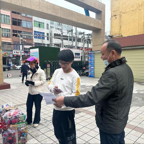 那大镇那恁村委会开展“巩卫”卫生整治工作