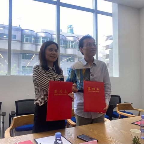 “红楼灵境主题文化馆”落地古城西安上海华夏梦品牌发展有限公司与西部云直播商城总部基地签约仪式