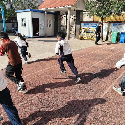 消防疏散演练，筑牢安全防线 ————龙海区东泗乡东泗小学防火安全疏散演练