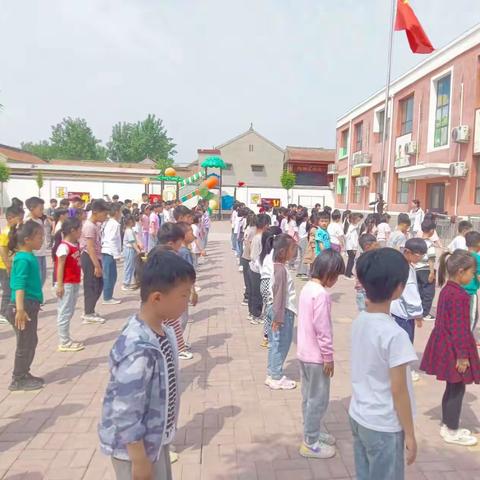 《关爱学生，幸福成长》——课间安全教育