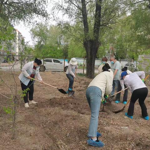 携手栽花种树 共建绿色社区