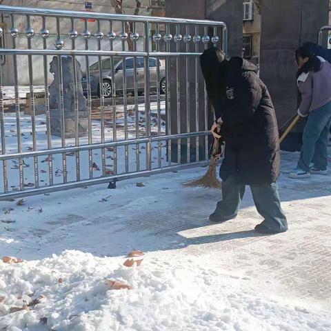 “凝心聚力清积雪，迎寒而上爱满园”— —《采油一厂幼儿园》铲雪、除雪我们在行动！