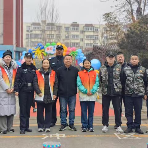 甸亮初心｜ 党建引领赋能，“迷彩护学岗”志愿服务品牌熠熠生辉 ——甸柳新村街道暖心守护开学路