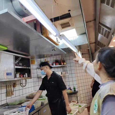 茶园街道东浦社区开展油烟净化设施检查工作