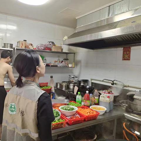 茶园街道东浦社区开展油烟净化设施检查工作
