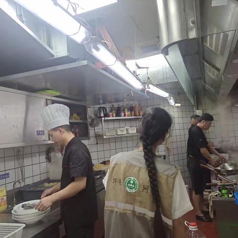 茶园街道东浦社区开展油烟净化设施检查工作