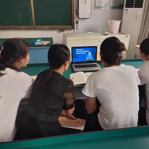 聚焦体育新课标 培训赋能强素养 ——2024-2025学年上期黄水路小学体育学科教师成长课程培训活动