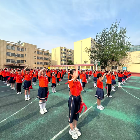 牢记党的教导   争做强国少年——振兴路小学举行少先队入队仪式