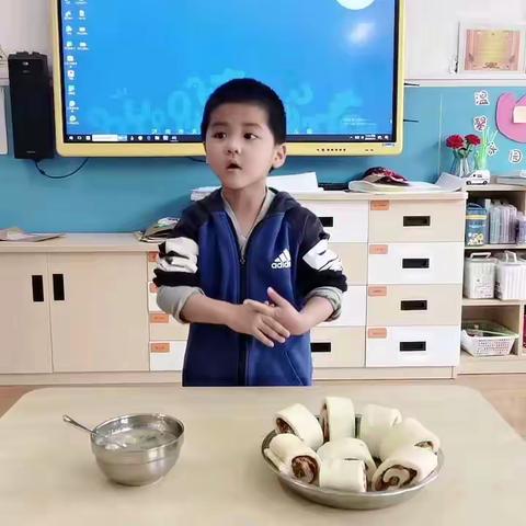 小二班小小播报员李东旭