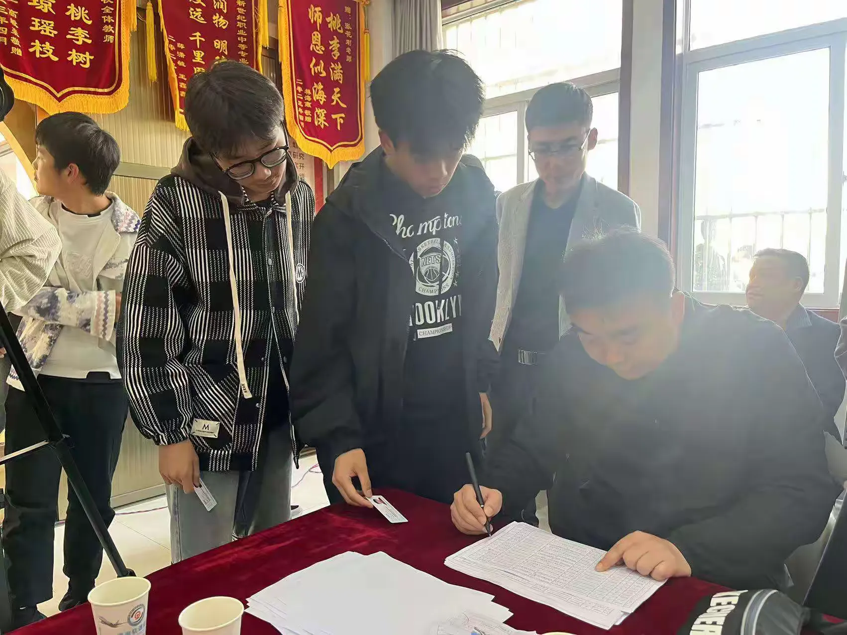 简篇-渭南市高新区资助中心来校检查资助工作